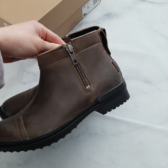 UGG Brown Attell Leather Booties Size 5 - Picture 3 of 11